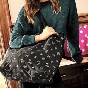 NWT VS VICTORIA’S SECRET PINK SILVER GRAPHIC LOGO BLACK TOTE BAG LTD ED